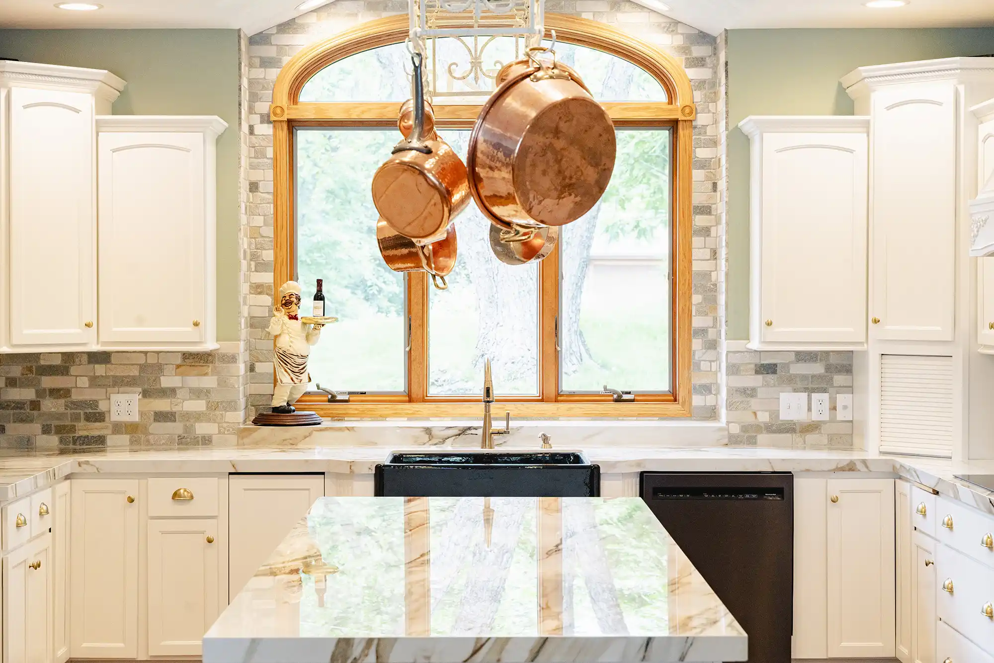 Kitchen with center island